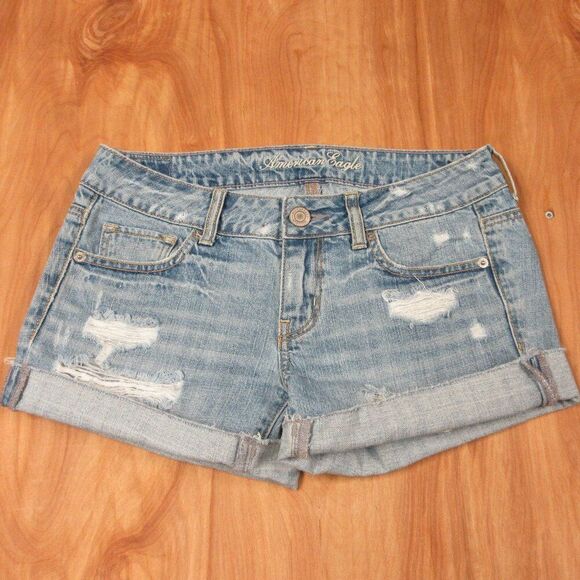 AMERICAN EAGLE Frayed Hem Cuffed Jean Shorts Womens Sz 4 Ripped Destroyed Denim - Picture 2 of 12